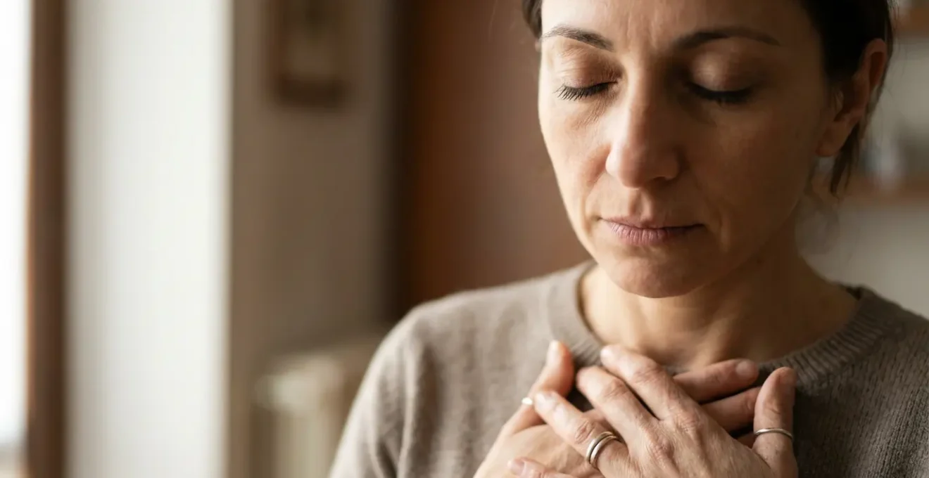 Persona in meditazione con bilancia simbolica tra accettazione e discernimento